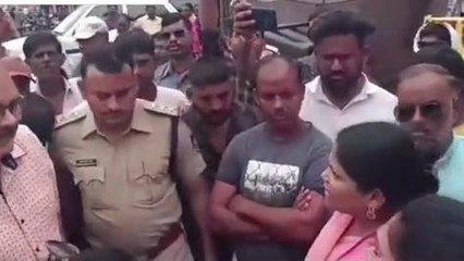 खण्डवा: सड़कों पर उतरे सफाई कर्मियों ने किया चक्का जाम, मामला जान रह जायेंगे हैरान