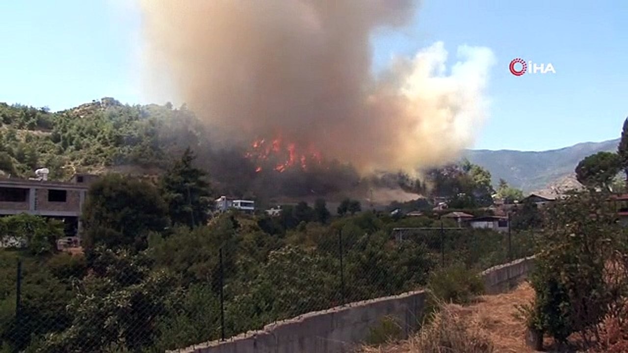 Feu de forêt à Hatay： Le feu menace les maisons