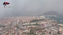 Incendi a Palermo, l'elicottero dei carabinieri sorvola aree colpite