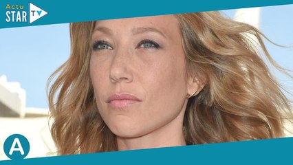 PHOTO Laura Smet totalement nue et en toute confiance dans un cadre très particulier