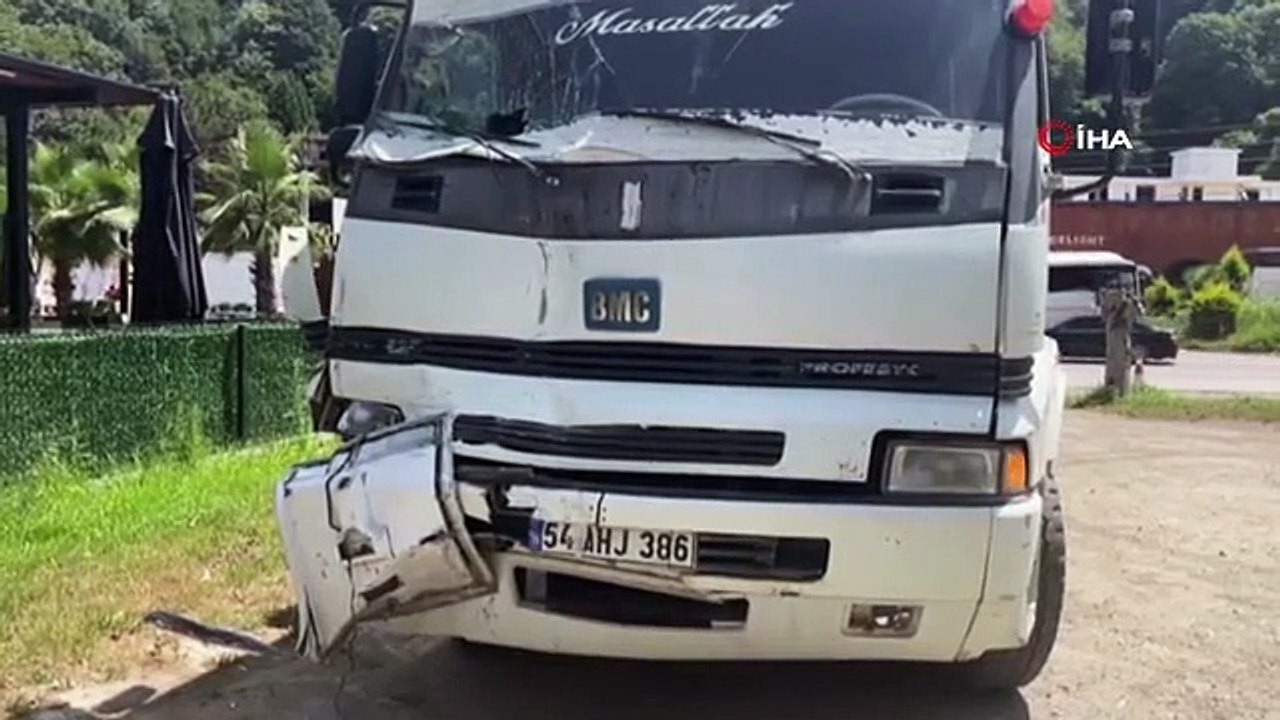 Des images de caméras de sécurité de l'accident dans lequel 7 touristes ont été blessés sont apparues