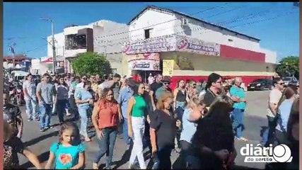 Familiares e amigos dão último adeus ao jovem são-joanense que foi encontrado morto na Vila Santa Maria