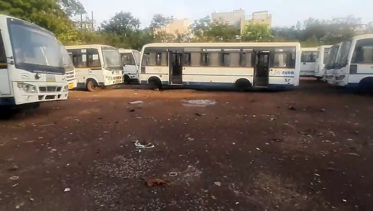 देखो.. भिलाई निगम की सिटी बस बेपटरी, मुसाफिरों को हो रही परेशानी
