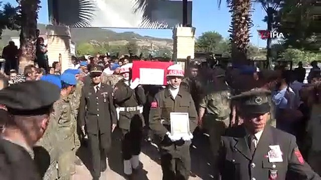 Mehmet Can, qui a été martyrisé dans le nord de l'Irak, a fait ses adieux à son dernier voyage dans sa ville natale d'Osmaniye.