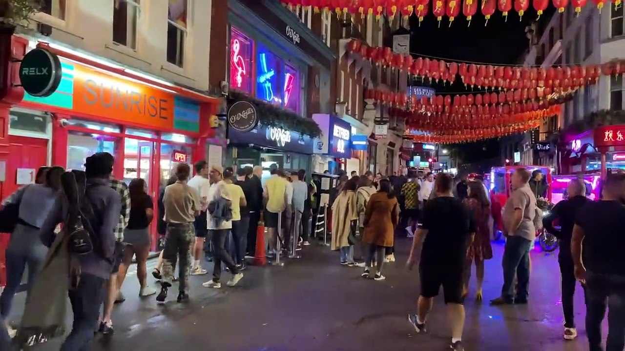 London Nightlife With Many Single Ladies  London Night Walk