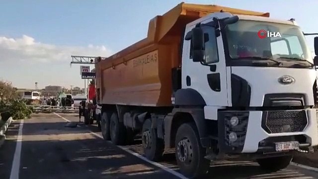 Diyarbakır'da damperi açık unutulan kamyon kamera direğini devirdi