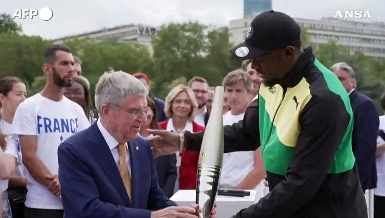 Parigi 2024, ecco la torcia olimpica: anche Bolt alla presentazione