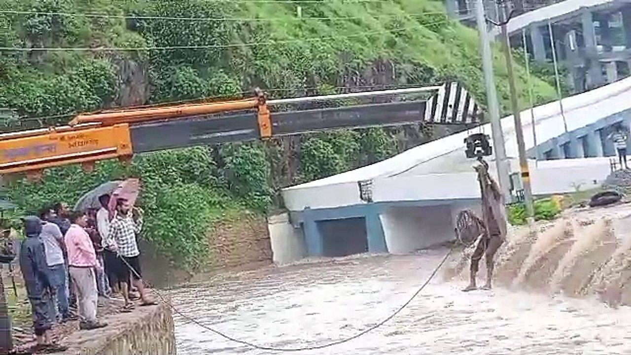 Video...मोरवानियां नदी में पानी की तेज आवक  पुल...
