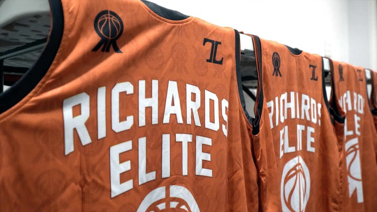 Former NBA draftee hosts basketball camp for Kent youngsters