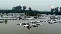 Le niveau d'eau de la rivière a monté, plus de 100 véhicules ont été inondés