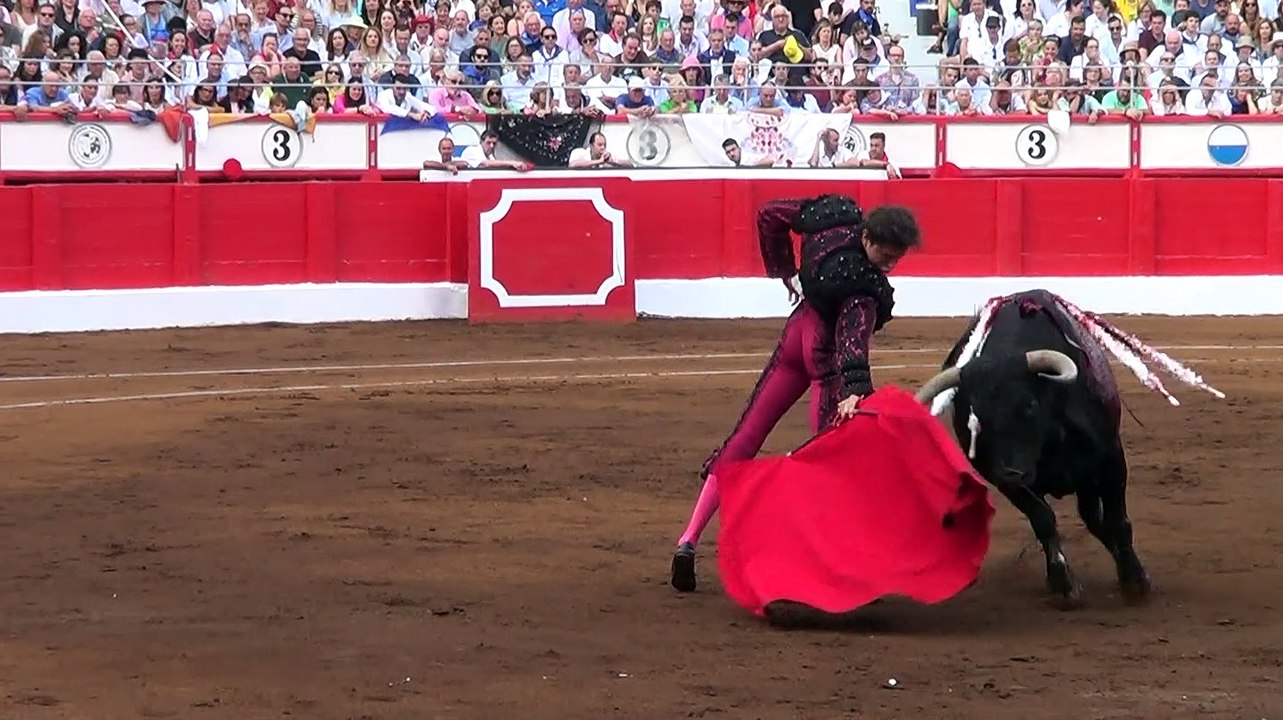 Cogida a Roca Rey por el segundo toro en Santander
