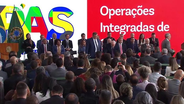 PRESIDENTE LULA pretende se submeter a cirurgia no quadril