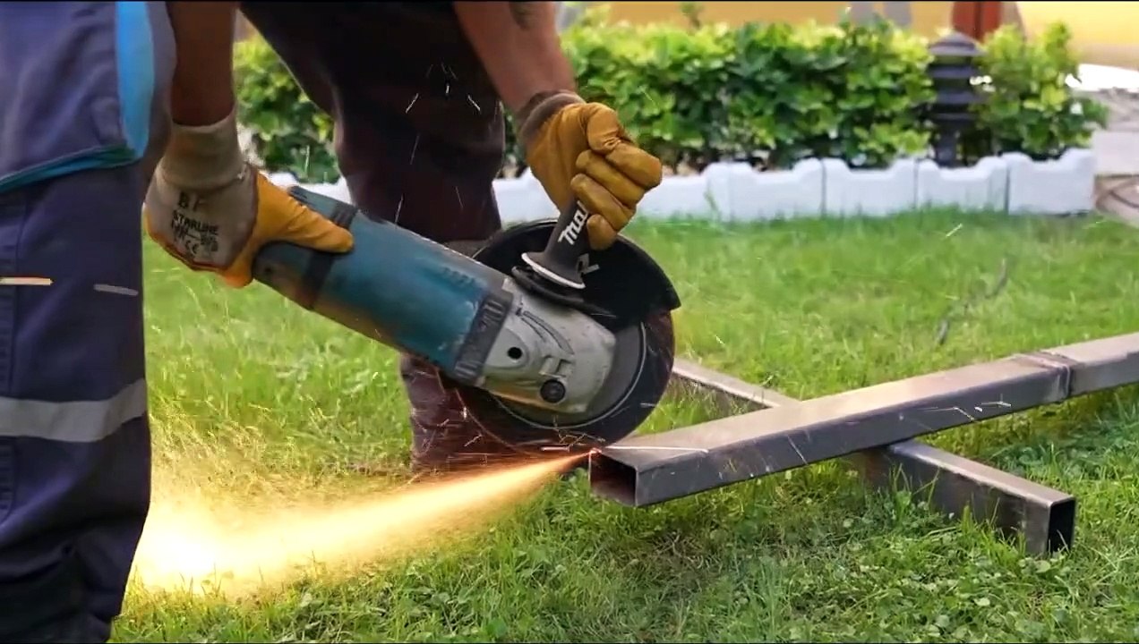 La municipalité de Tuzla a construit un ascenseur pour handicapés pour les jeunes condamnés en fauteuil roulant