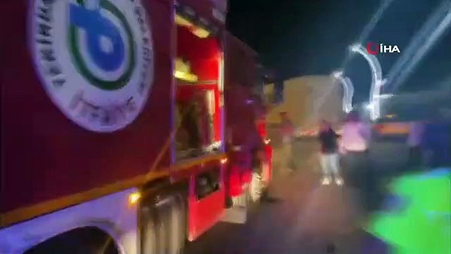 Le moteur du taxi a sauté dans l'accident au cours duquel deux véhicules sont entrés en collision frontale : 3 blessés