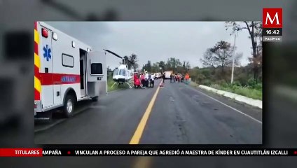 Autobús choca con camioneta y deja 2 muertos y 20 heridos en Michoacán