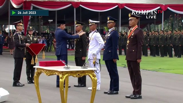 [Full] Upacara Pelantikan 833 Perwira TNI-Polri oleh Presiden Jokowi di Istana