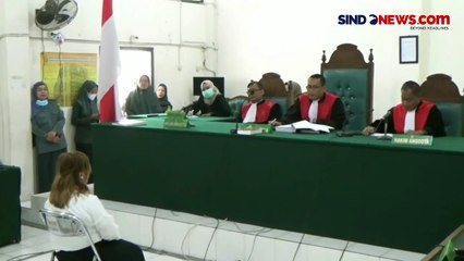 Rindu Ibu, Selebgram Konten Makan Babi Kriuk Lina Mukherjee Menangis saat Sidang di Palembang