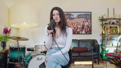 Relax and Unwind: 'In My Room' with Alayna 🎶