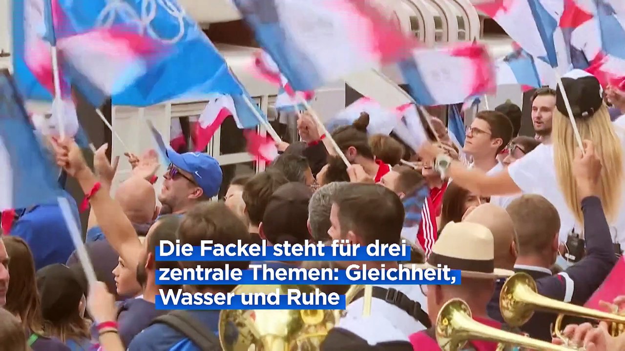 Mit Bach und Bolt: Olympische Fackel in Paris präsentiert