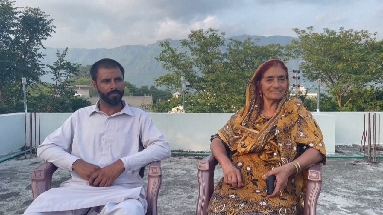 Asian migrants abandon hope of reaching Europe after series of deadly shipwrecks