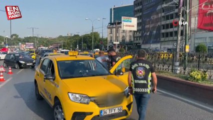 Fatih'te ehliyeti olmayan taksici denetim yapan polisi ezerek kaçmaya çalıştı