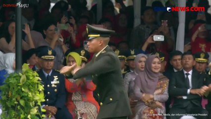 Descargar video: Yel-Yel Capaja TNI-Polri Guncang Istana Negara