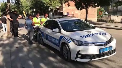 La voiture a percuté 3 enfants qui étaient soudainement sur la route, ces moments ont été filmés.