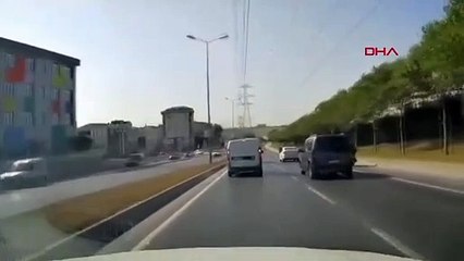 Incident de minibus qui frappe une moto à Sultangazi