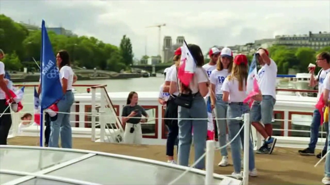 Jeux Olympiques - Paris 2024 - Un an avant les Jeux Olympiques de Paris 2024, Tony Estanguet et la légende Usain Bolt, octuple Champion olympique ont présenté la torche olympique qui allumera la vasque le 26 juillet 2024