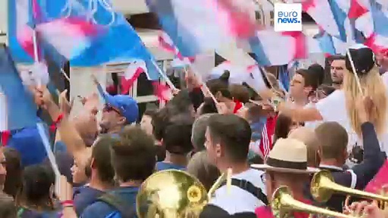 Un anno alle Olimpiadi di Parigi2024: Bolt presenta la torcia olimpica color "champagne"