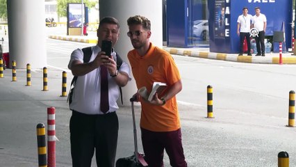 İSTANBUL - Galatasaray, Zalgiris maçı için Litvanya'ya gitti