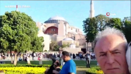 Omzundaki kedisi ile İstanbul’u karış karış gezdi