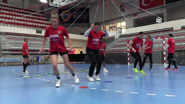 KASTAMONU - Hentbol Kadınlar Süper Ligi şampiyonu Kastamonu Belediyespor, yeni sezon hazırlıklarına başladı