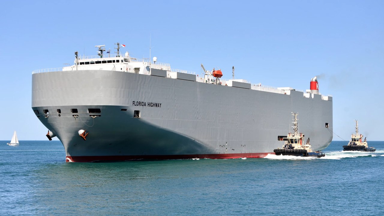 Autofrachtschiff brennt vor Niederlande – Ein Toter