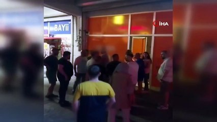 La femme qui a fait irruption dans le salon de massage où se rendait son mari, a mis le bazar