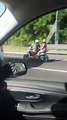 Il VIDEO incredibile della coppia in scooter con in braccio il figlio neonato sull’autostrada Napoli-Salerno