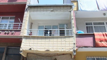 Esenler'de eve gelen polisi gören 10 kaçak göçmen balkondan atladı