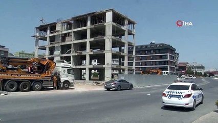 İnşaat işçisi 4. kattan düştü, çalışma arkadaşları sinir krizi geçirdi