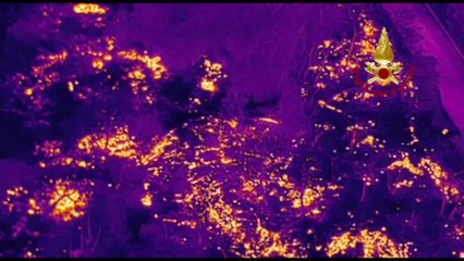 L'incendio nel leccese ripreso dai droni con termocamera