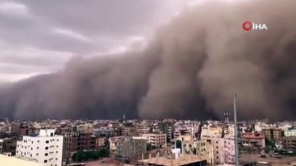 Kum fırtınası şehri böyle yuttu!
