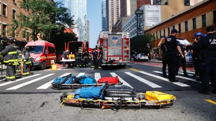 Al menos cuatro personas heridas tras el colapso de una grúa que generó un incendio en Nueva York