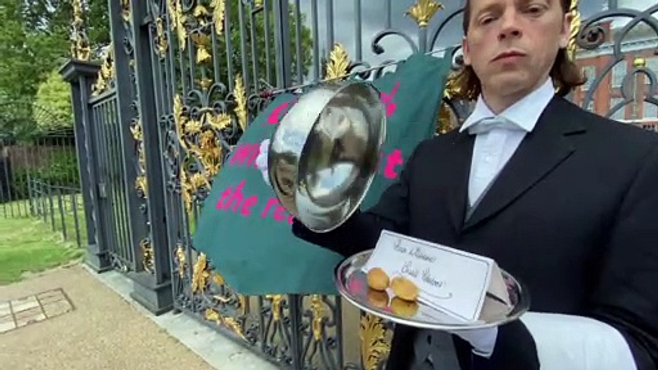 Devon campaign groups hands Prince William his ‘small potatoes’