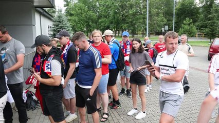 Myślenice - Kuba Błaszczykowski oblegany przez kibiców Wisły