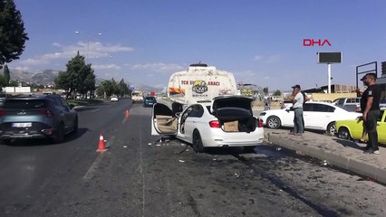 Kahramanmaraş'ta Tankere Çarpan Otomobilin Sürücüsü Ağır Yaralandı