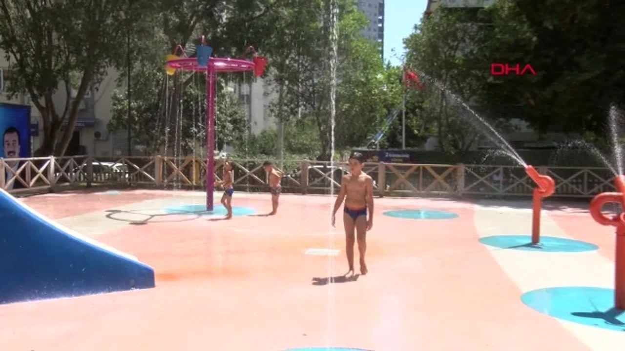 Adana'da Çocuklar Sıcaktan Bunalınca Su Parkına Akın Etti