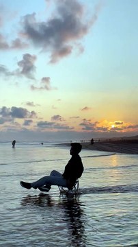 Détente sur la plage de Big Wave Bungles