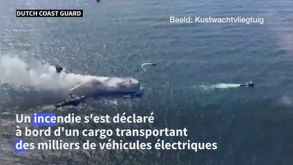 Un cargo transportant des voitures en feu au large des Pays-Bas