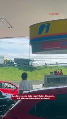 Acidente deixa caminhão-baú pendurado perto do túnel da Barra