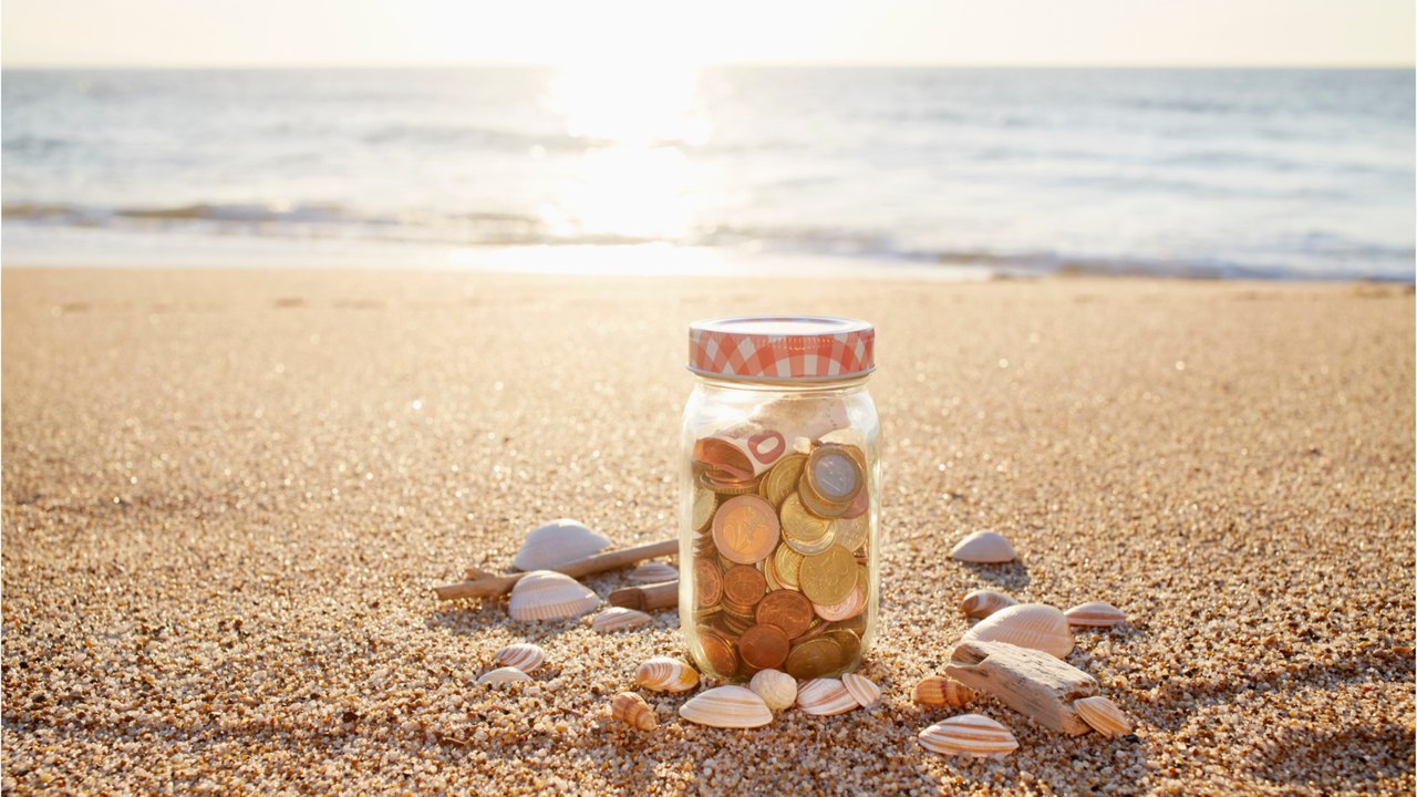 Während des Urlaubs: So kinderleicht könnt ihr Geld sparen