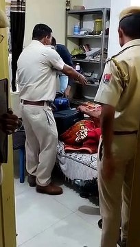 प्रेमी जोड़े को पकड़ने गई पुलिस पर हमला